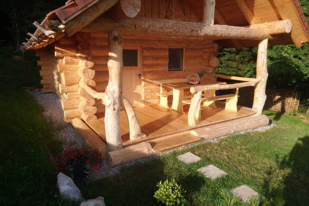 Hut At The Forest Male Brusnice Exterior photo