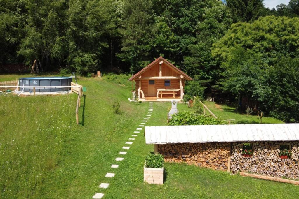 Hut At The Forest Male Brusnice Exterior photo
