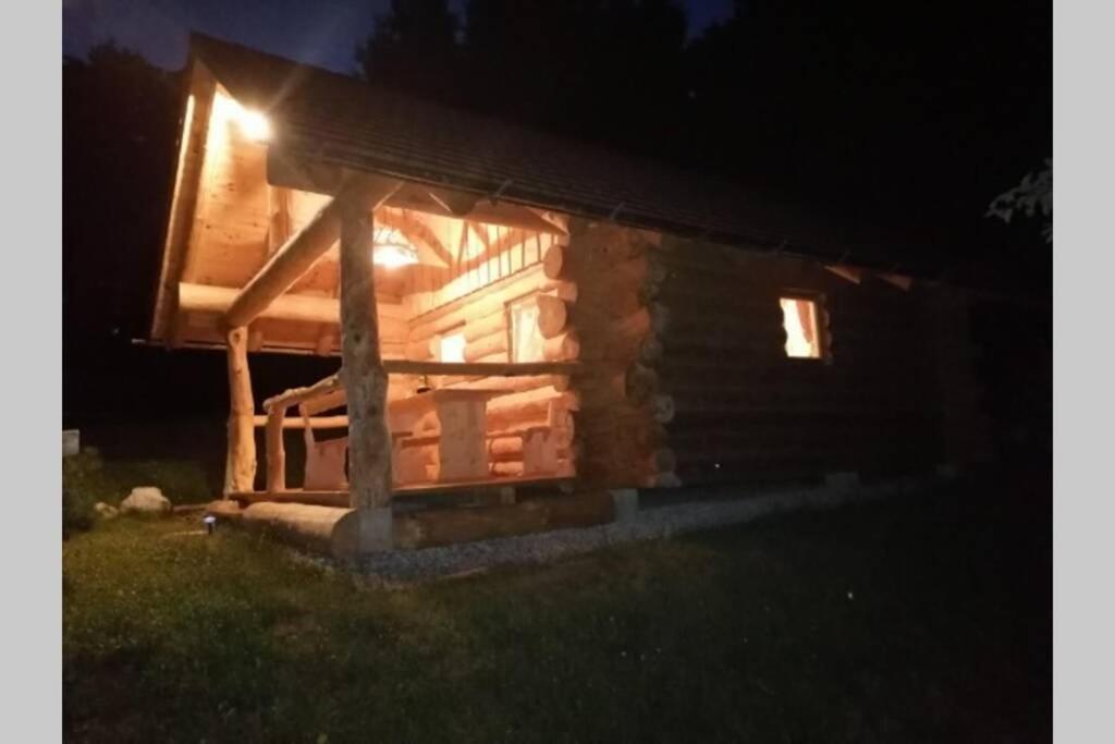 Hut At The Forest Male Brusnice Exterior photo