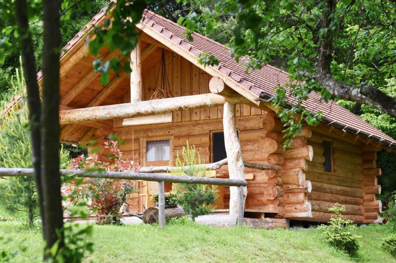 Hut At The Forest Male Brusnice Exterior photo
